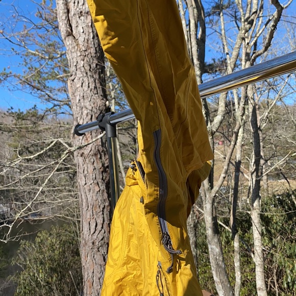 RED LEDGE Yellow Lightweight Rain Jacket - Picture 10 of 11